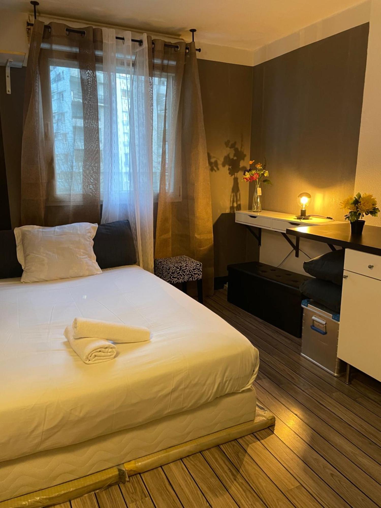 Comfortable Studio In Клиши Экстерьер фото