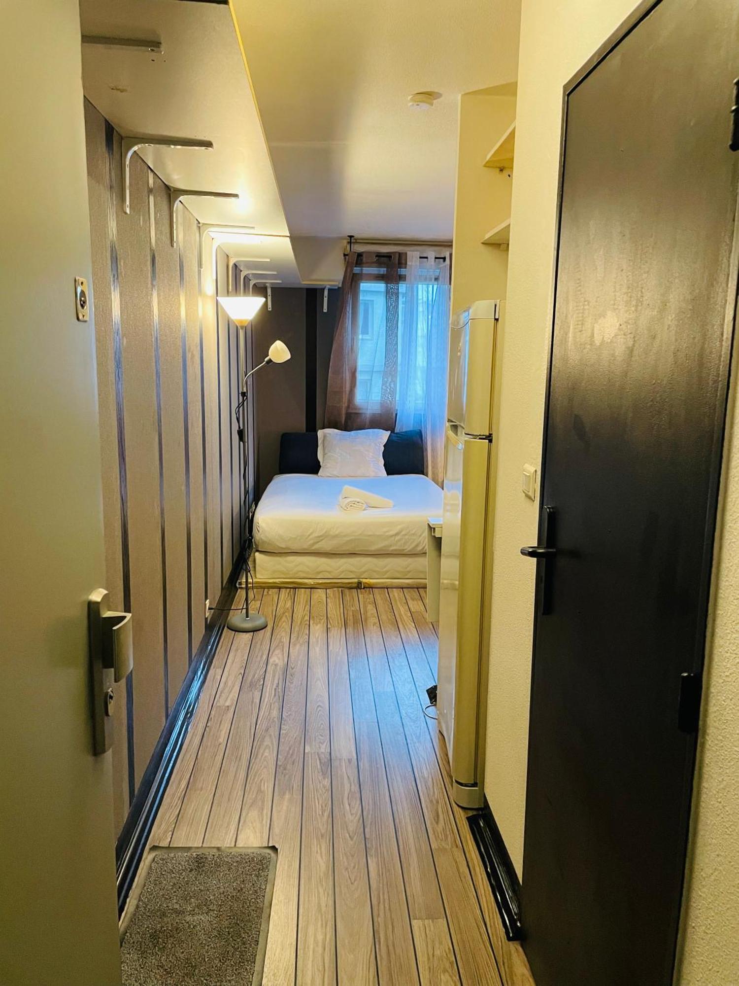 Comfortable Studio In Клиши Экстерьер фото